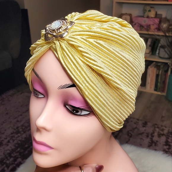 Gold shimmer irridescent broach hat - Picture 7 of 11